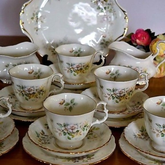 ROYAL ALBERT HAWORTH 5 PIECE PLACE SETTING. - Picture 6 of 6